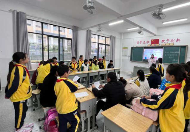 化为甘霖滋润每一株嫩芽让教育均衡发展的红利惠及更多家庭