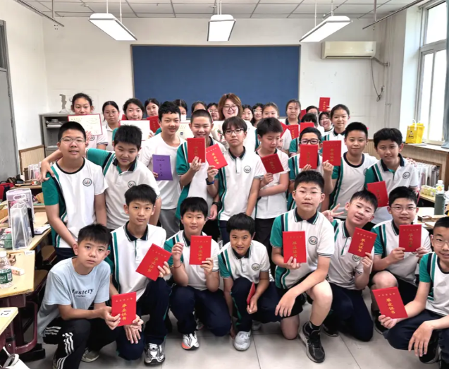 高校留言板上兴起的跨龄沟通热潮也渐渐传到了远方的小学课堂